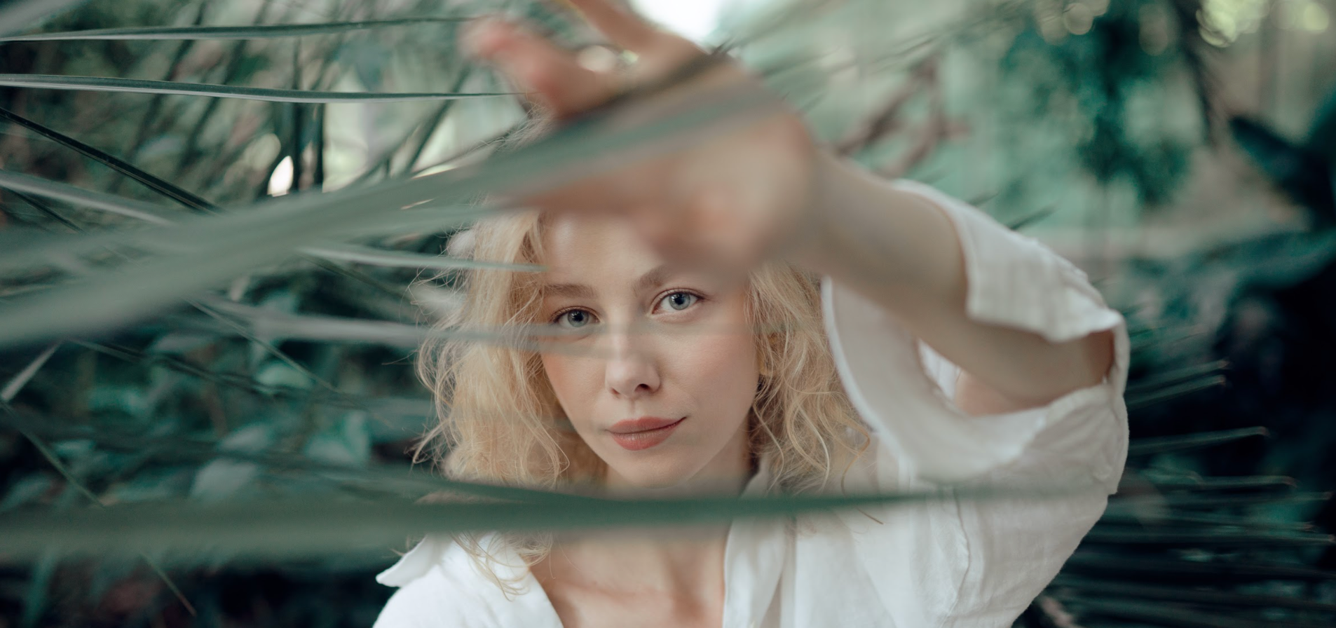 How To Wear All-Natural, Waste-Free Mascara Like a Boss!