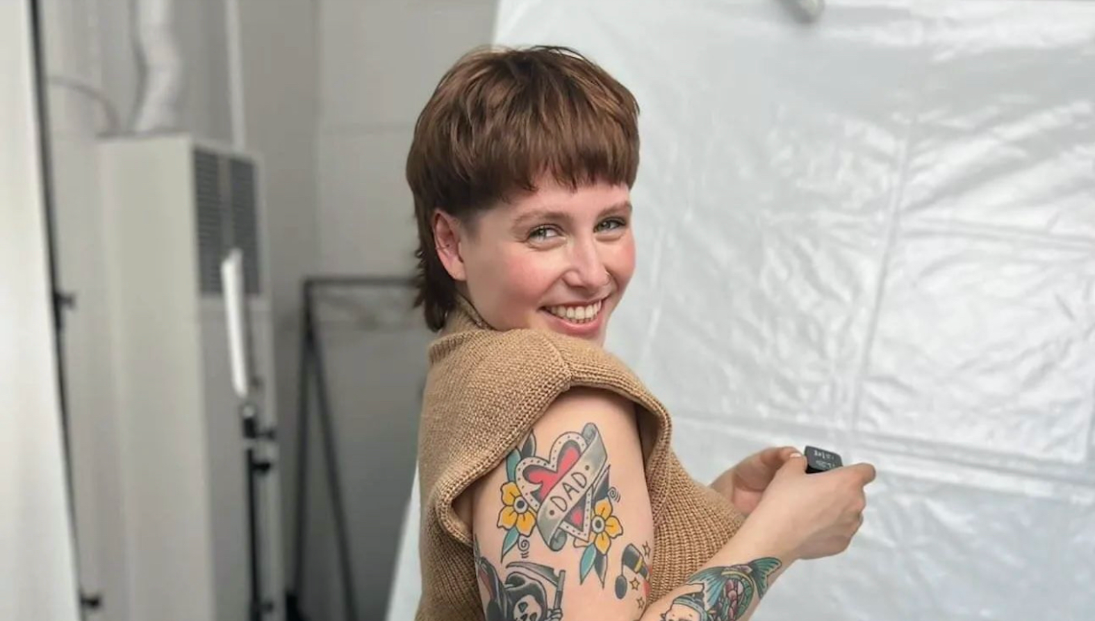 Getting ready backstage with Queer Comedian, support worker and dog mom Olivia!